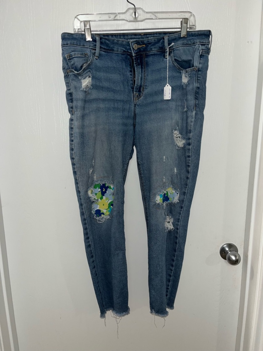 Old Navy recycle Jeans with Floral Patch Accents size 32x25 up cycle hand stitch